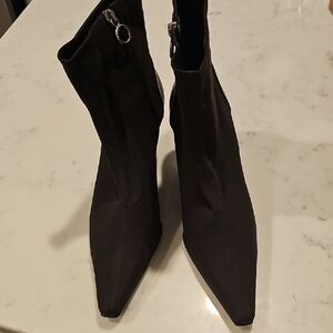 Elegant Chocolate Brown Women's Ankle Boots, By Donald J Pliner..size 9